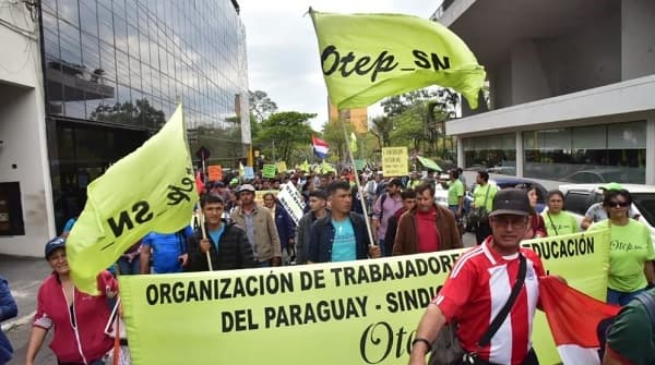 Docentes anuncian paro general desde el viernes