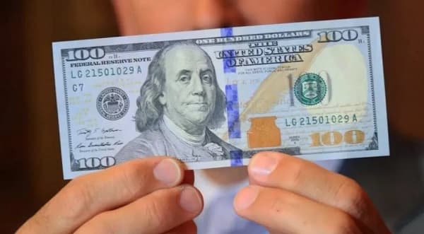 El dólar blue en Argentina supera la barrera de los $1.000