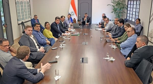 Equipo Económico Nacional rechaza restricciones y exige legalidad al Gobierno de Fernández