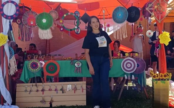 Joven de Yuty transforma adversidad en arte para salud y cultura