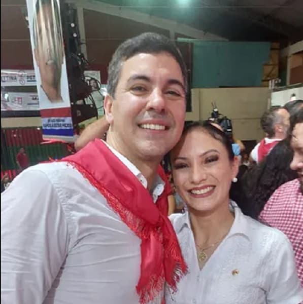 Operadora política ingresa a Itaipú sin concurso