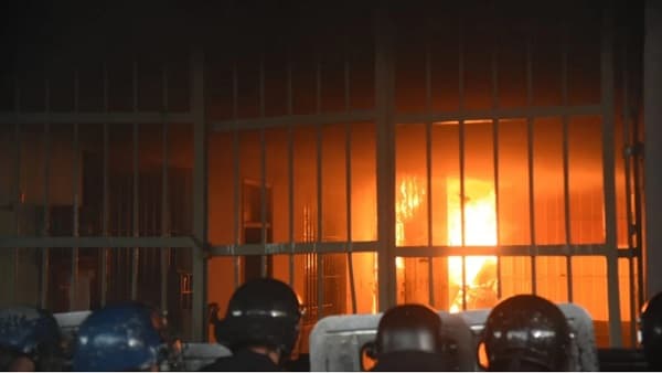 Reos toman el control de Tacumbú y piden la renuncia de Barchini