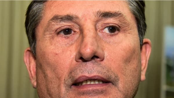 Senador Pettengill en la mira: Proveedor del Estado contra la ley