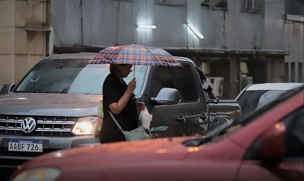 Miércoles caluroso con lluvias dispersas y tormentas en varias zonas