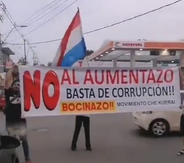 Indignación nacional: Médicos y maestros protestan por aumento salarial a legisladores