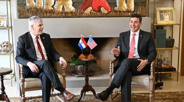 Peña se reúne con embajador de Estados Unidos a puertas cerradas