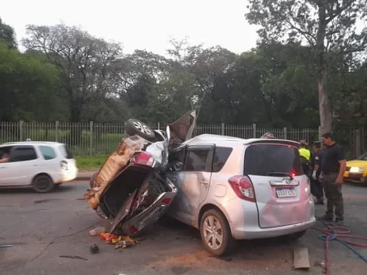 Dos fallecidos en choque frontal frente al Jardín Botánico