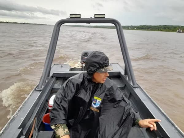 La incansable búsqueda del militar arrastrado por raudal prosigue a pesar de la lluvia