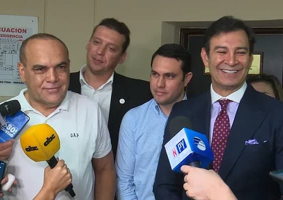 Fiscala sospecha que título de Rivas es falso pero ve difícil probarlo