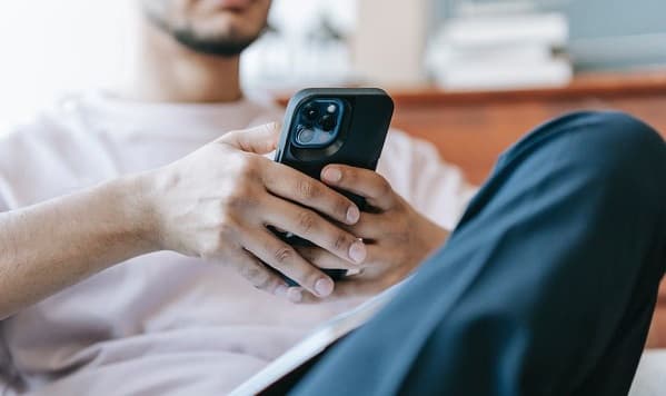 Estudio vincula uso excesivo de celular con disminución de espermatozoides