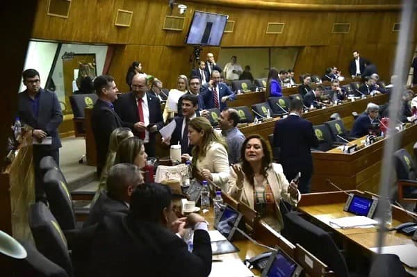 Diputados opositores denuncian censura tras reiteradas ‘raboneadas’ en la Cámara