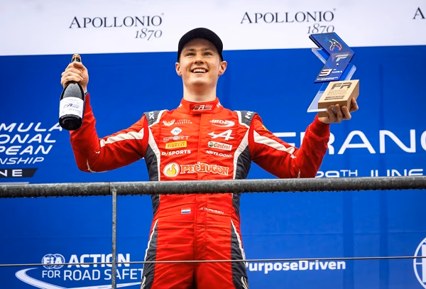 Histórico: Joshua Duerksen, primer paraguayo en la Fórmula 2 de la FIA