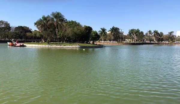 Pedro Juan Caballero brilla en su 124° aniversario con serenata y fuegos artificiales