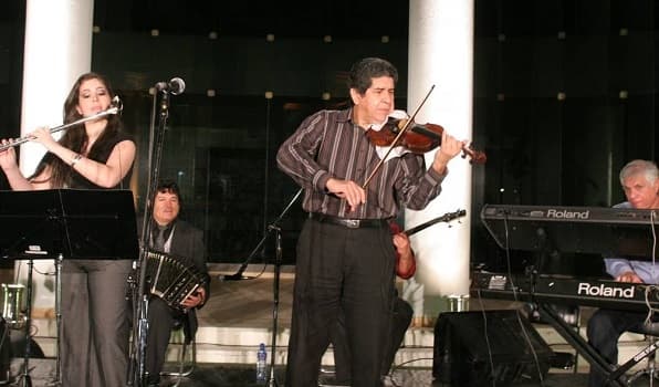 Luis Álvarez revive la magia de su padre en “Al estilo Lorenzo”