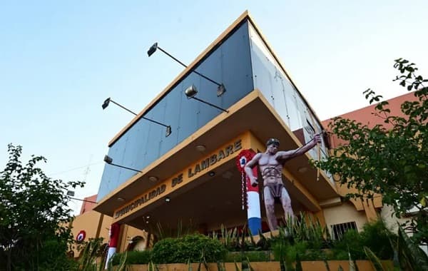 Municipalidad de Lambaré tiene 319 asistentes y un solo arquitecto