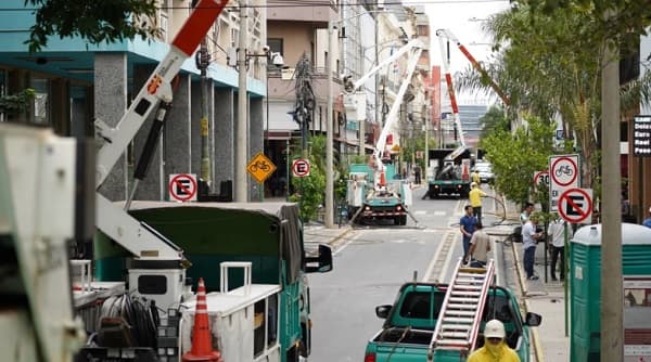 ANDE retira conductores aéreos de la calle Palma