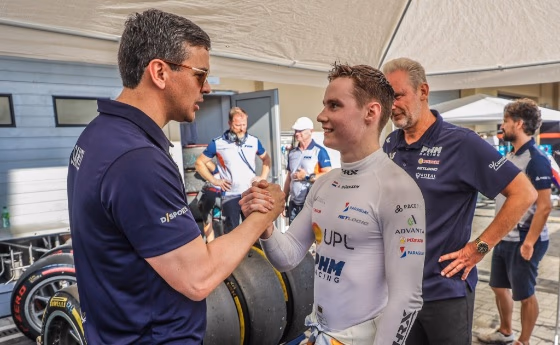 Peña asiste a prueba de Fórmula 2 y firma acuerdo con patrocinador de piloto