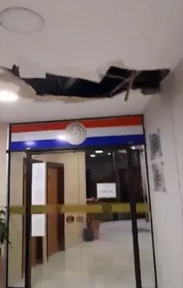 Parte del techo de la Cámara de Senadores se derrumba