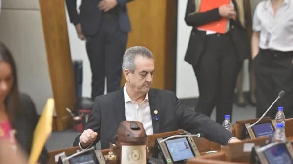 Yamil Esgaib retorna al Parlamento post suspensión disciplinaria