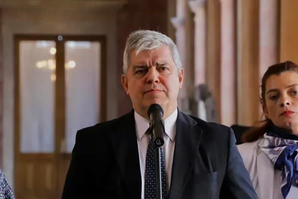 Interior anuncia tobilleras y descentralización de documentos