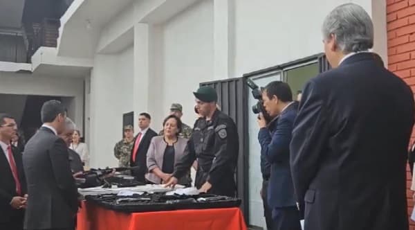 Policía recibe 2.000 armas incautadas en operativo Dakovo