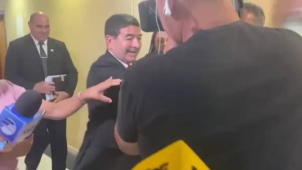 Senador Carlos Núñez ataca a prensa por caso Dakovo