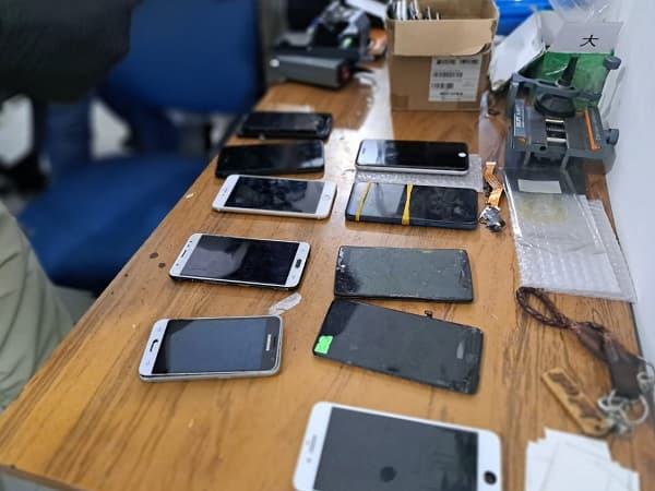 Desmantelan red de celulares robados en Mercado 4