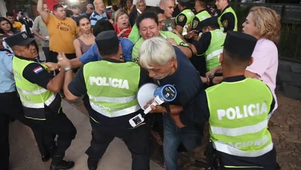 Intensa vigilancia policial frena protesta contra senador Amarilla