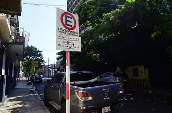 Concejal propone eliminar estacionamiento tarifado nocturno