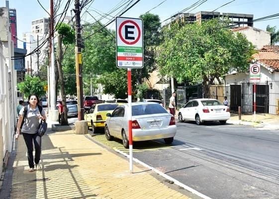 Municipalidad y Parxin en conciliación tras fallas en estacionamiento