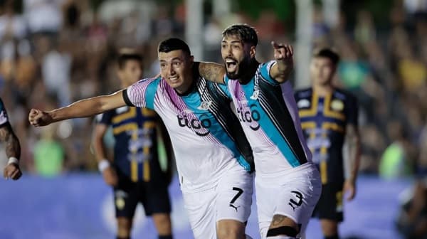 Libertad celebra triplete histórico en el fútbol paraguayo