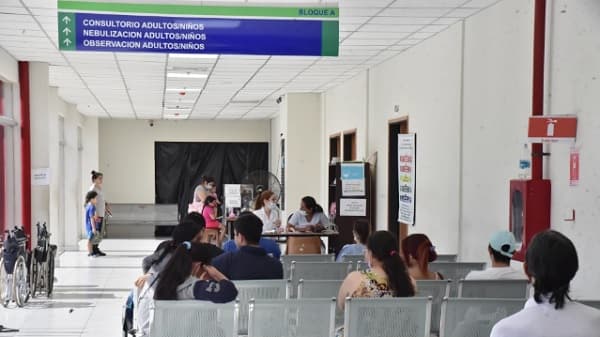 Fiestas y vacaciones elevan casos de dengue y covid-19