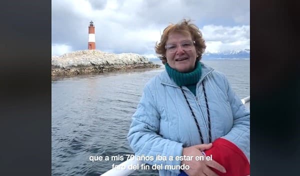 Paraguaya visita faro del fin del mundo y celebra la lectura