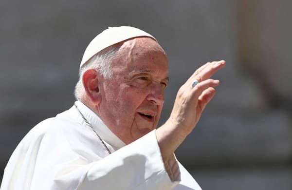 Papa Francisco hospitalizado por infección respiratoria compleja