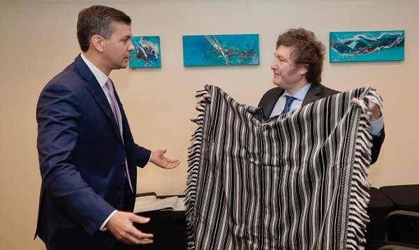 Peña y Milei refuerzan lazos en reunión clave