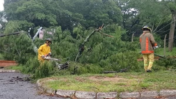 Temporal en Ayolas causa destrozos y lesiones en menores