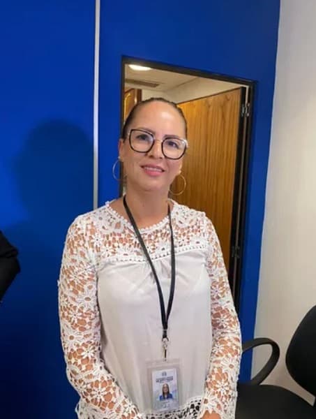 ¡Otra más! Cobra G. 10 millones por asesorar a su padre diputado