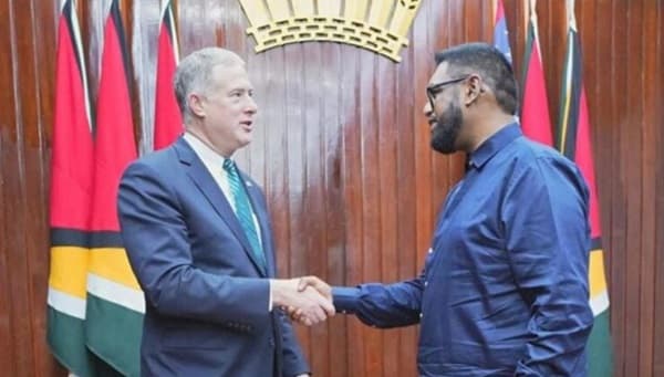 Guyana busca apoyo de Estados Unidos para fortalecer su defensa ante amenazas de Venezuela sobre el Esequibo