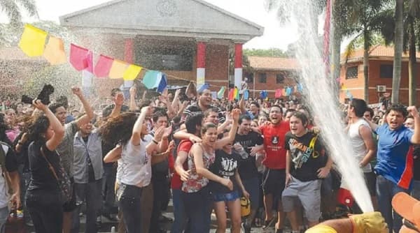 Universitarios demandan garantías para el Arancel Cero en medio de controversia por proyecto de ley