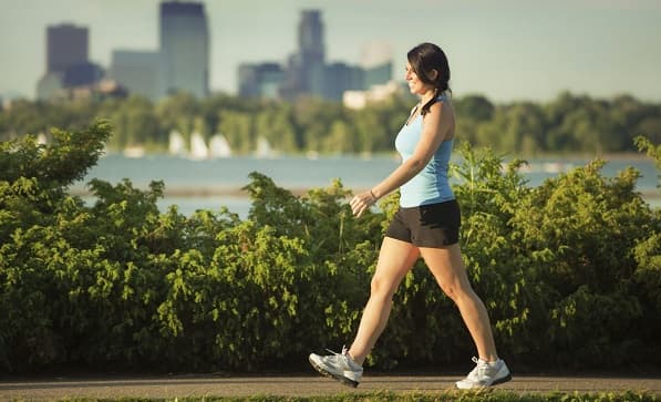 Caminar 7.000 pasos diarios mejora la salud general
