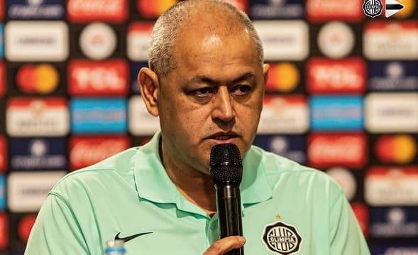 “Chiqui” Arce confronta críticas tras victoria de Olimpia