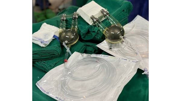 Adolescente recibe corazón artificial en espera de trasplante