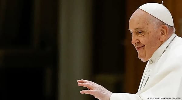 El Papa pide prohibir la maternidad subrogada y arremete contra la teoría de género