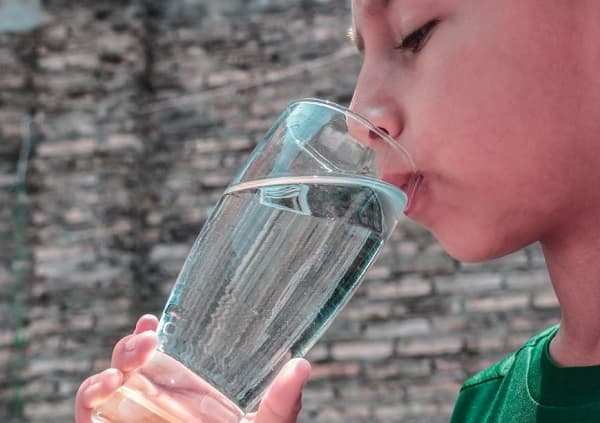 Ola de calor: cuidados clave para mantenerse hidratado y prevenir enfermedades