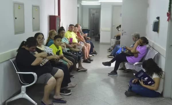 Pacientes del IPS enfrentan esperas de seis horas en Reumatología