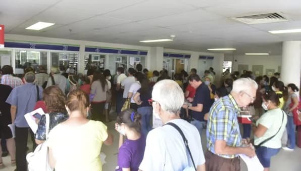 Colapso en farmacia IPS Central causa descontento general