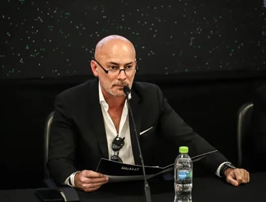 Olimpia finiquita deuda con Adebayor y resta un caso para volver a contratar