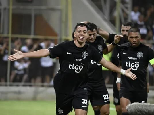 Olimpia ganó con gol sobre la hora de Arrúa en sufrir ante Tacuary