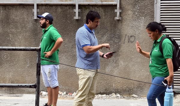 Fallas en app impiden emitir facturas en inicio de estacionamiento tarifado