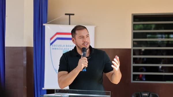 DNCP suspende licitación de pupitres chinos en Ciudad del Este